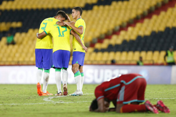Com jogadores de Grêmio e Inter, Seleção Brasileira vence a Colômbia no Sul-Americano sub-17
