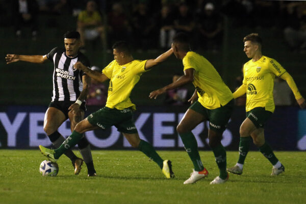 Botafogo-RJ x Ypiranga-RS: onde assistir, escalações e tudo sobre o jogo de volta da terceira fase da Copa do Brasil