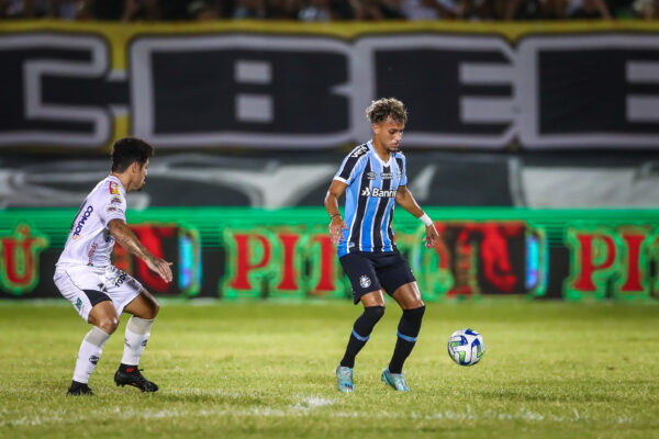 Com golaço de Bitello, Grêmio vence ABC por 2 a 0 na terceira fase da Copa do Brasil