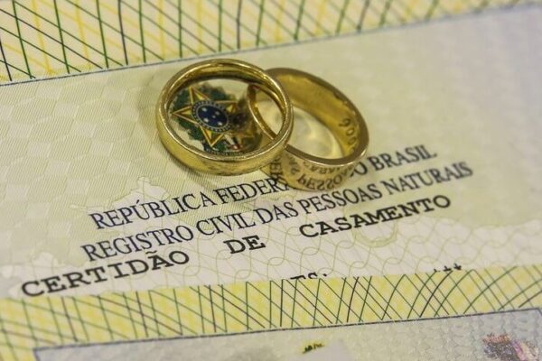 Brasil tem 718 registros de casamentos envolvendo adolescentes em 2023; veja o que diz a lei