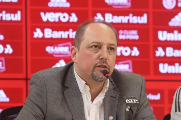 Presidente do Inter critica “especialistas” e defende que gol de Gerson foi irregular na vitória sobre o Flamengo