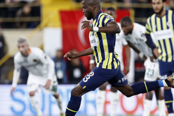 Acertado com o Inter, Enner Valencia volta de lesão marcando gol na Turquia
