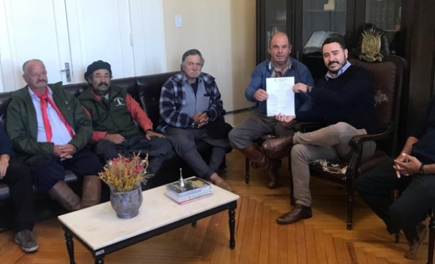 Lei que reconhece o Grupo de Cavaleiros do Ponche Verde como Patrimônio Cultural e Imaterial de Dom Pedrito foi sancionada no dia 14 de abril