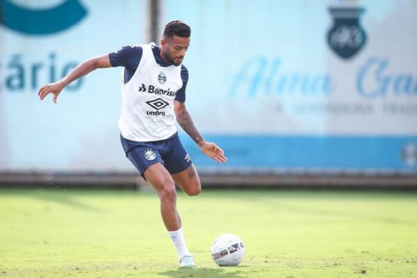 Reinaldo estará disponível para o jogo contra o Corinthians após julgamento no STJD