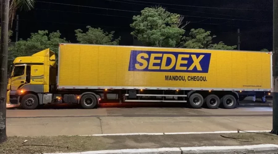 Motorista é preso com 60 kg de drogas em caminhão Sedex dos Correios em Gravataí