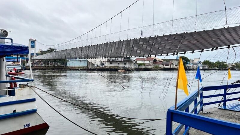 A corrosão nos cabos de sustentação da ponte pênsil sobre o Rio Mampituba foi determinante para a queda da estrutura que liga os dois estados
