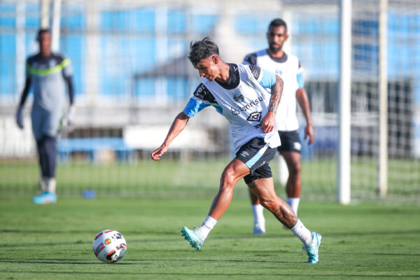 Ferreira avança na recuperação e pode retornar ao Grêmio em junho