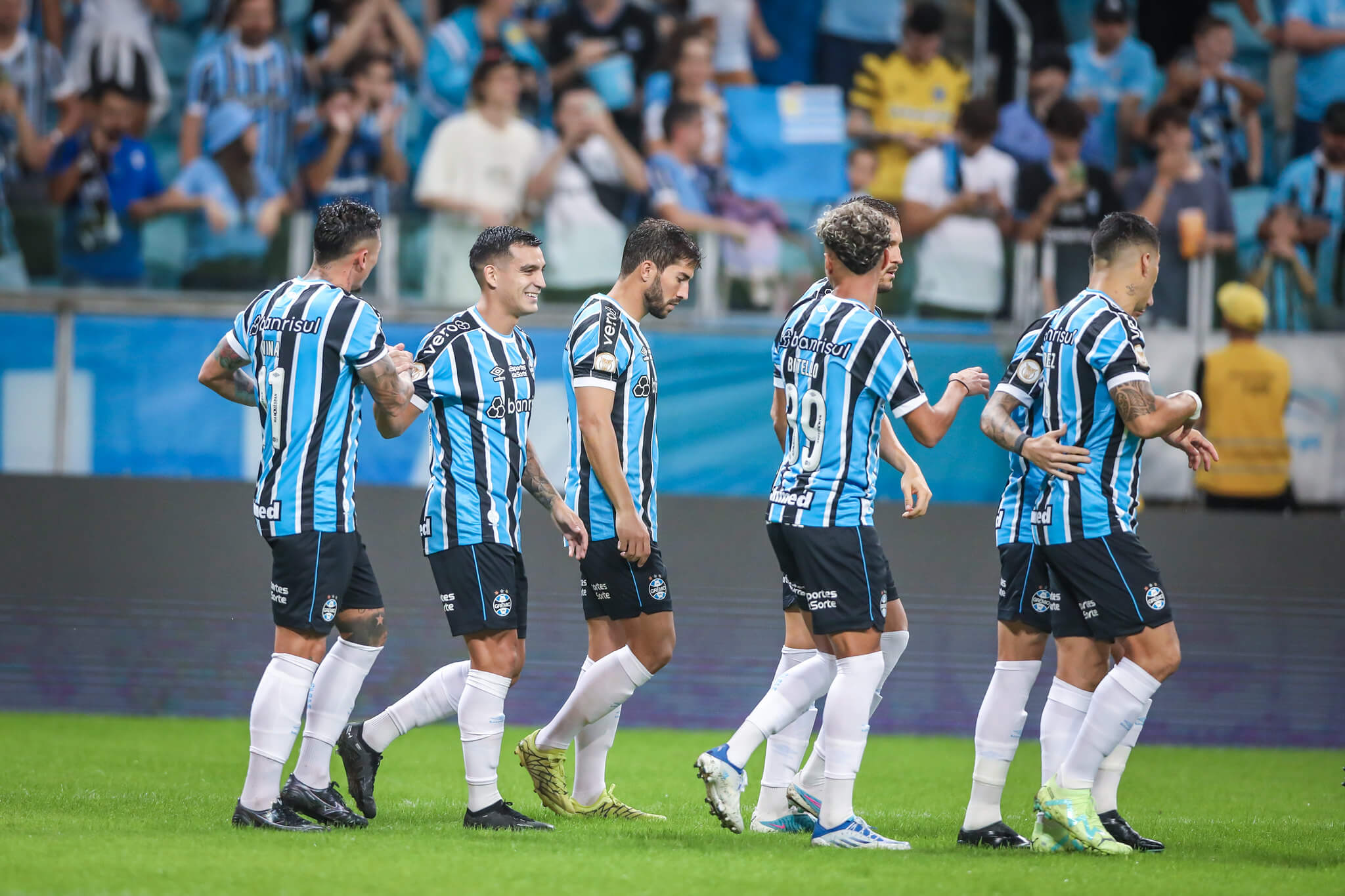 Palmeiras x Grêmio: onde assistir, escalações e como chegam os