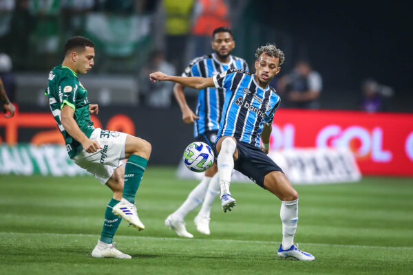 Grêmio sofre diante do Palmeiras e é goleado por 4 a 1 pela quinta rodada do Campeonato Brasileiro
