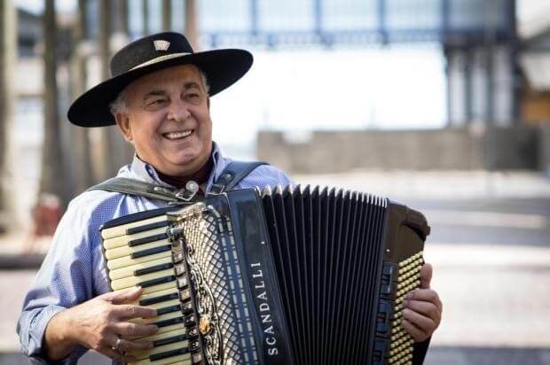O músico Luiz Carlos Borges morreu na noite de quarta (10), aos 70 anos, devido a complicações de um aneurisma de aorta