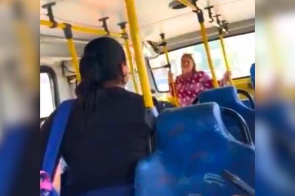 Mulher é indiciada por racismo em caso registrado em vídeo durante viagem de ônibus em Santa Maria