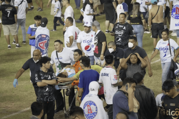 Tumulto em partida de futebol deixa pelo menos 12 mortos em El Salvador