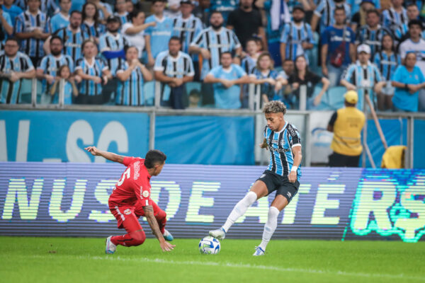 Suárez marca, mas Grêmio cede empate nos acréscimos para o RB Bragantino em 3 a 3 no Brasileirão