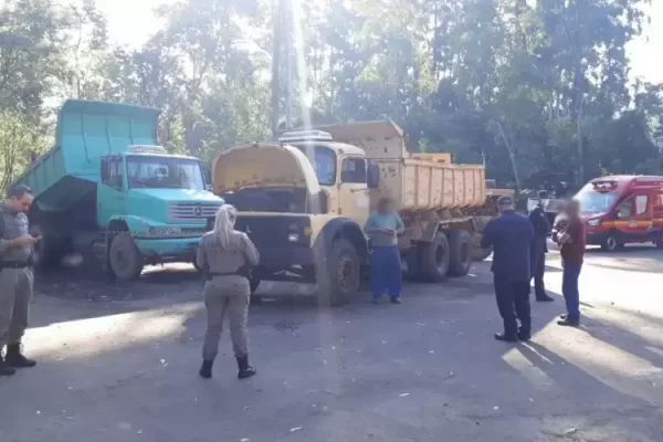 Trabalhador morre esmagado por caçamba de caminhão no Vale dos Sinos