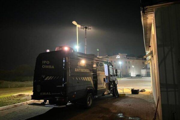 Artefatos explosivos são desarmados no centro de distribuição dos Correios de Porto Alegre