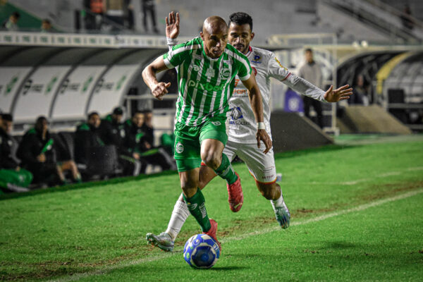 Juventude conhece primeira derrota sob o comando de Carpini