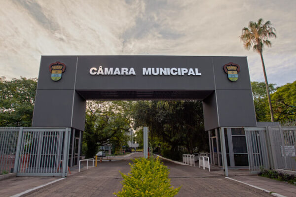 Câmara de Porto Alegre reajusta salário dos vereadores