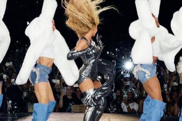É daqui! Marca gaúcha fabricou as botas dos dançarinos de Beyoncé para turnê Renaissance