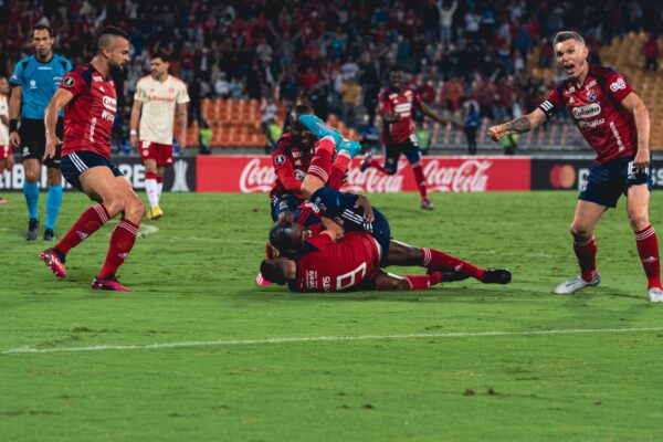 Adversário do Inter na Libertadores chega para o confronto sem treinador