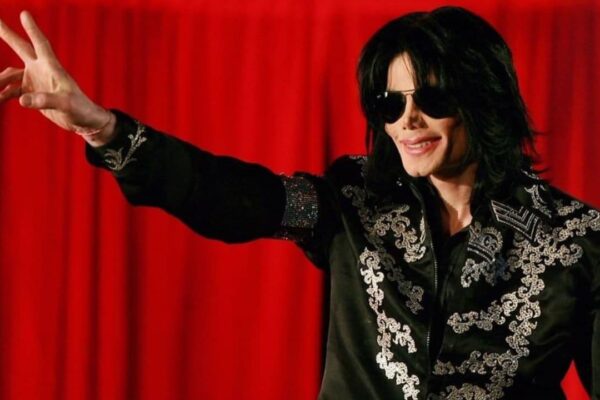Morto há 14 anos, Michael Jackson será julgado em novo processo por suposto abuso sexual