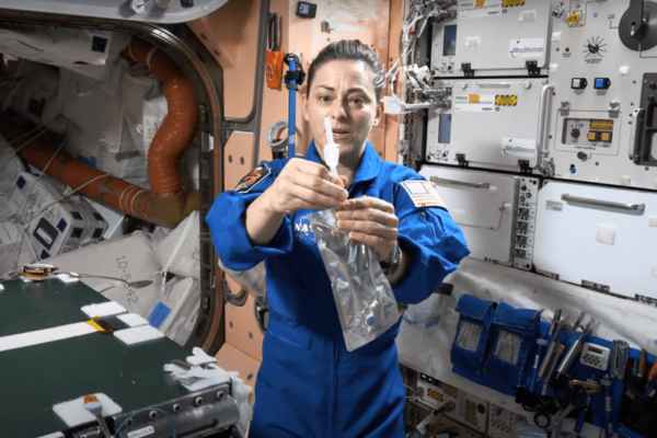 Veja como a Nasa transforma a urina dos astronautas em água potável