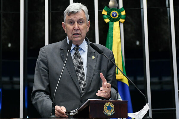 Senador gaúcho propõe projeto para combater decretos de Lula sobre controle de armas