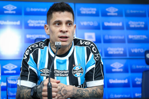 Iturbe revela escolha pelo Grêmio e afirma: “É o maior do Sul”