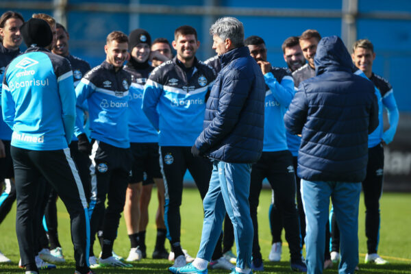 Grêmio chega a 10 saídas do elenco e corre contra o prazo da janela de transferências para reforçar plantel