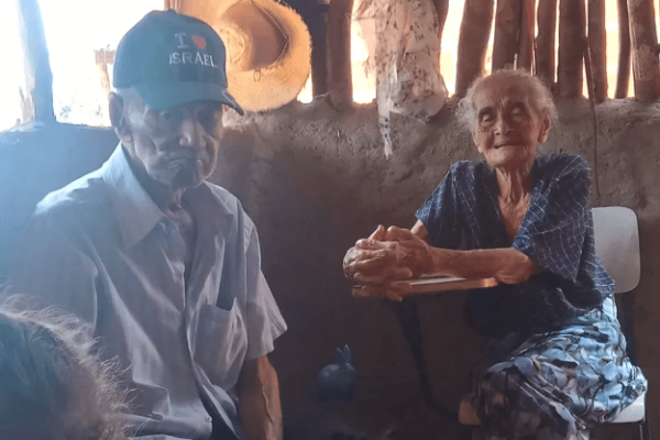 Casal de idosos centenários morre no mesmo dia, com quatro horas de diferença