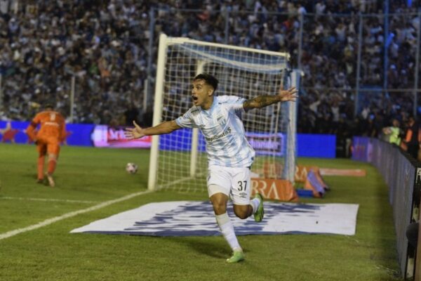 Negociação entre Grêmio e atacante argentino esfria após jogador confirmar interesse em atuar no clube