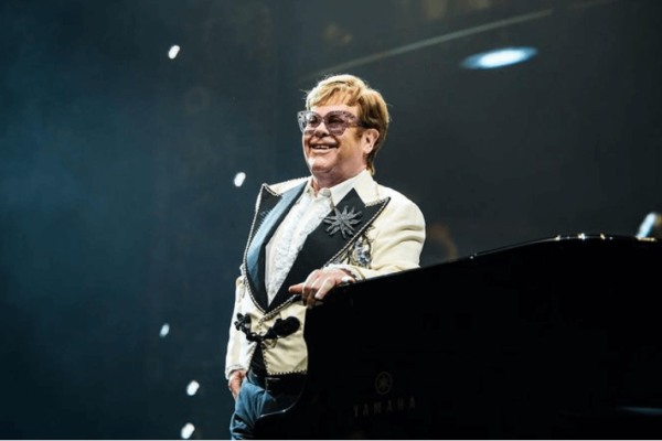 Despedida dos palcos: Elton John faz último show da carreira