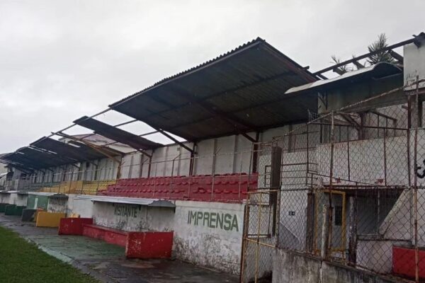 Ciclone danifica pavilhão social do Estádio Nicolau Fico em Pelotas
