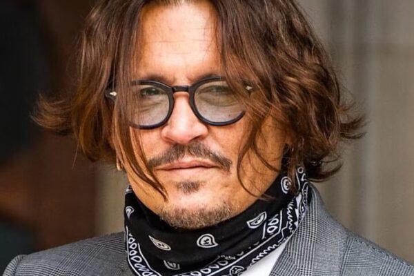 Banda de Johnny Depp suspende shows após ator ser encontrado desacordado em hotel