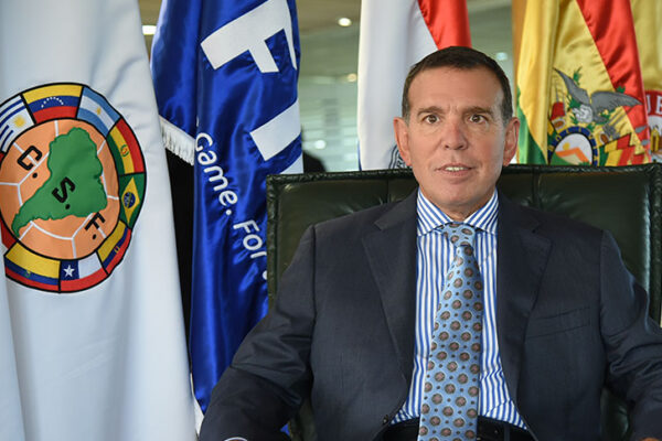 Ex-presidente da Conmebol é libertado e deportado após cumprir pena por corrupção na Fifa