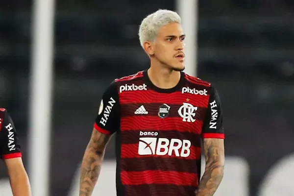 Flamengo demite preparador físico após soco em Pedro e jogador falta ao treino nesta segunda-feira