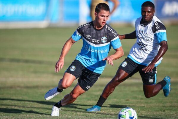 Grêmio negocia transferência de ponta esquerda para futebol português