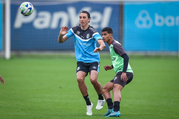 Geromel atua por 70 minutos em jogo-treino e está à disposição da comissão técnica