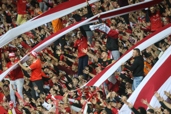 Em vitória diante do River Plate, Inter quebra recorde de público