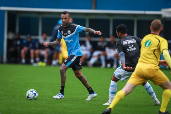 Luan é destaque em jogo treino do Grêmio e mostra evolução física