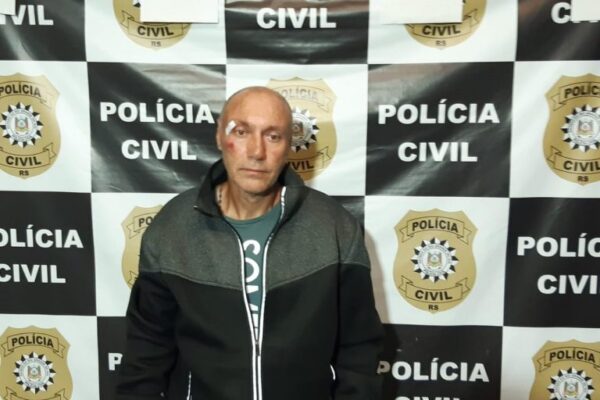 Ex-PM condenado a 96 anos de prisão é capturado novamente após ter rompido tornozeleira eletrônica