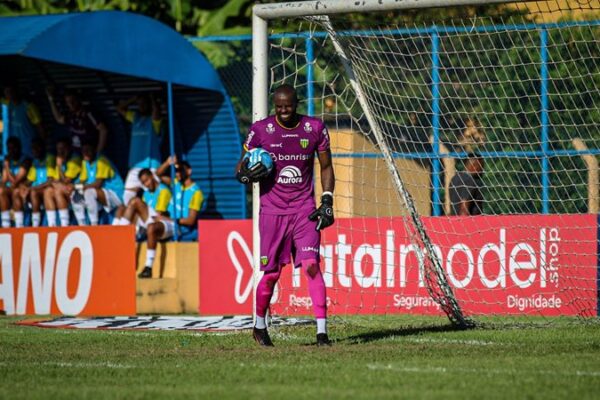 Novo goleiro do Grêmio, Caíque defendeu pênalti de Suárez e foi campeão Sul-Americano sub-17