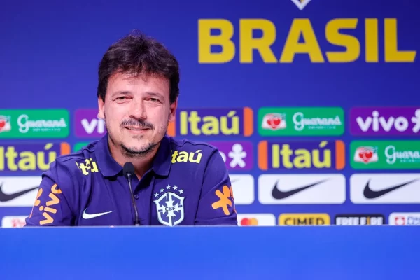Fernando Diniz faz sua primeira convocação como treinador da Seleção Brasileira