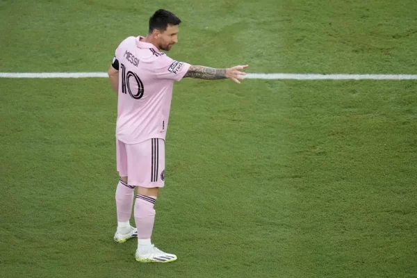 Messi revela motivo das comemorações de super-heróis