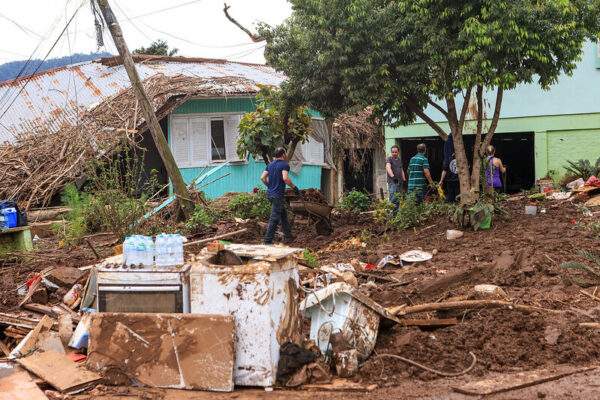 Governo do Estado anuncia pagamento de aluguel social a moradores de cidades atingidas pelas chuvas