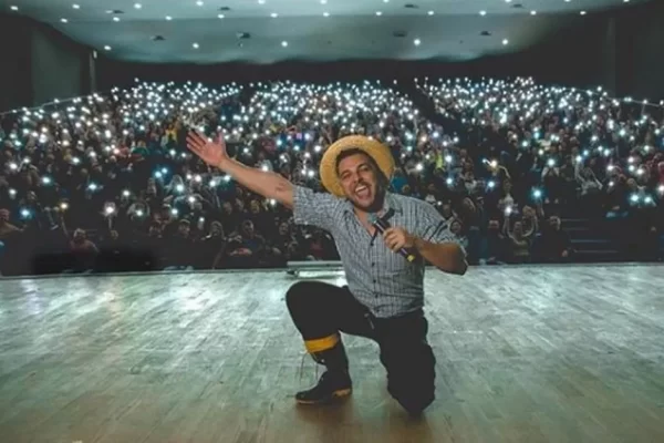 Comediante arrecada R$ 1,8 milhão em doações para vítimas das enchentes no RS