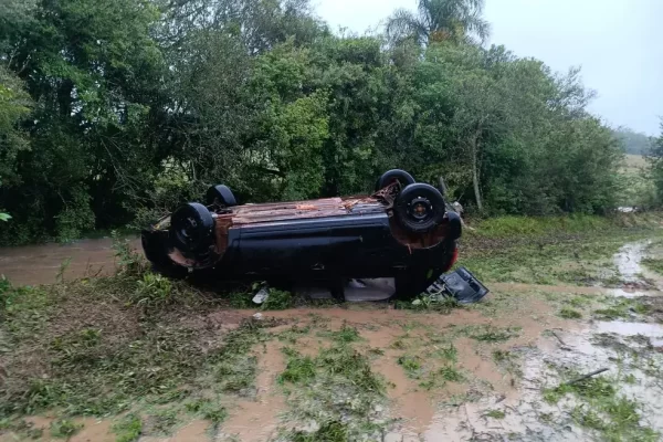 Tragédia em Barra do Ribeiro: Mulher morre após carro ser levado por enchente