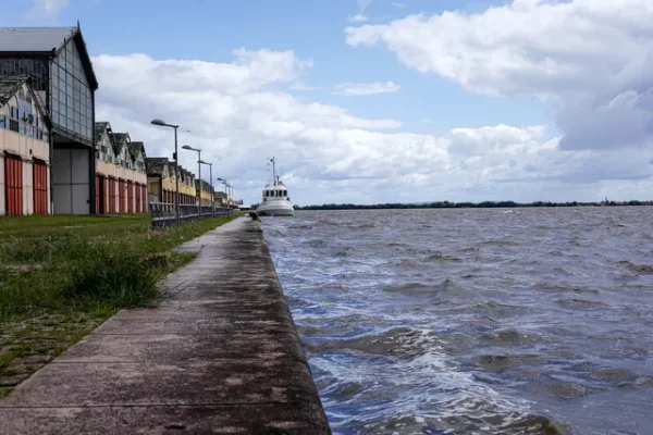 Guaíba apresenta níveis altos próximos ao ponto de inundação em Porto Alegre