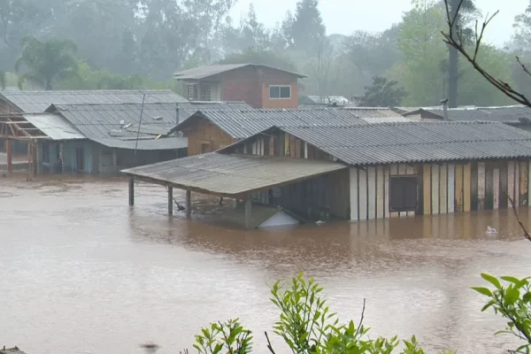 Governo do Estado confirma 21 mortes por conta das enchentes no RS