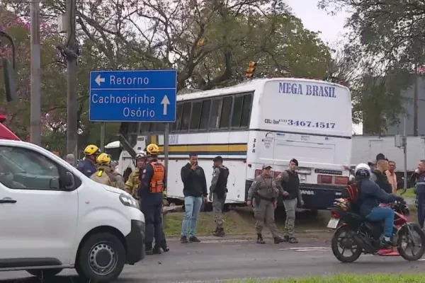 Motorista de ônibus envolvido em acidente em Porto Alegre morre após dez dias de internação