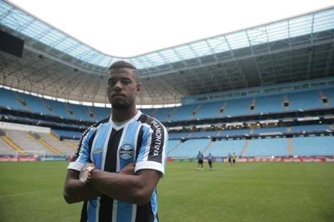 Ex-lateral do Grêmio tem tumor no cérebro retirado e passa bem